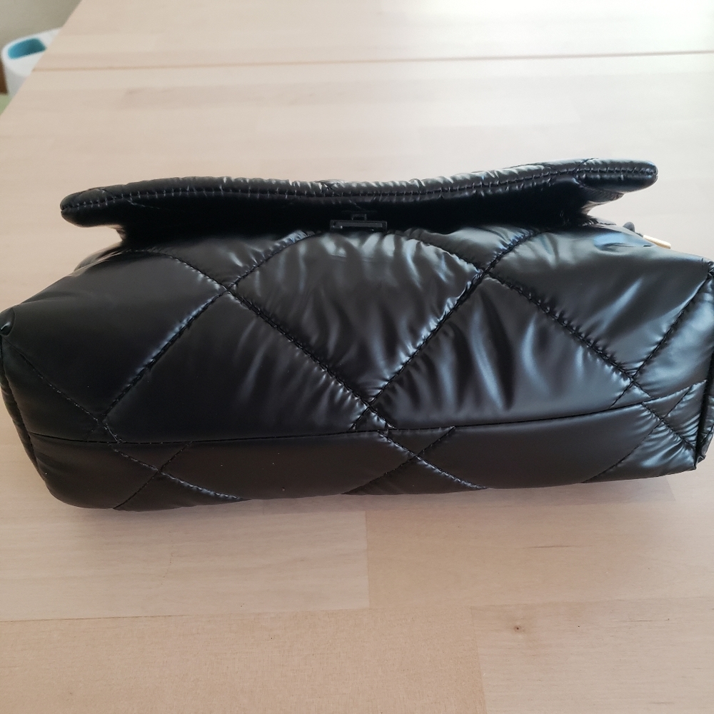 Quilted Crossbody Bag - Picture 7 of 7